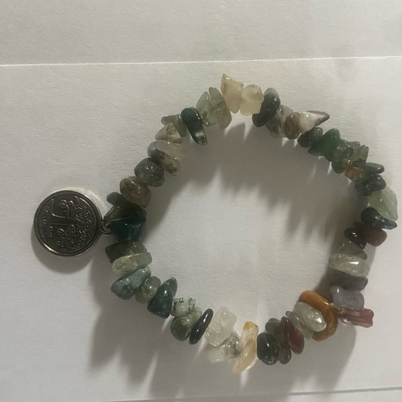 Green crystal like rock tree charm bracelet - Picture 3 of 8